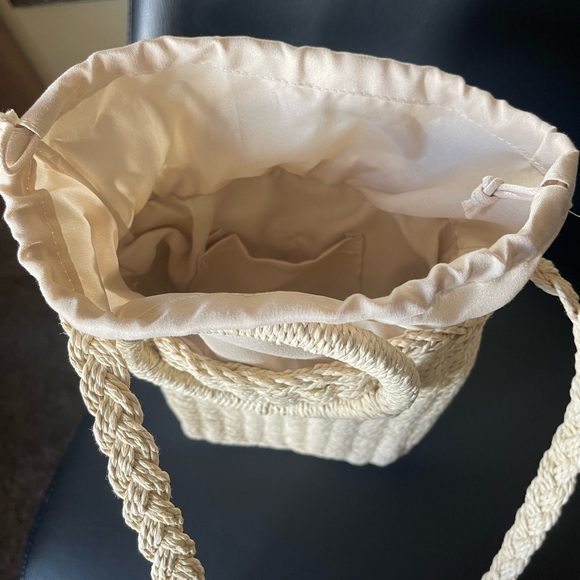 Mini Straw Tote Bag - Picture 2 of 3